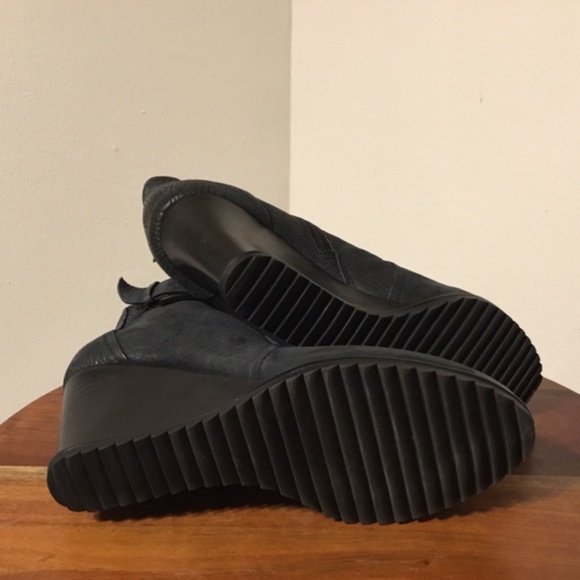 Kenneth Cole Black Leather Wedge Boot Size 8.5 R1 B - Picture 12 of 12